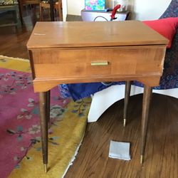 Singer Model 604 Vintage Straight Stitch Sewing Machine, Electric