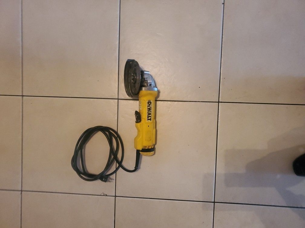 DEWALT GRINDER DW43114 N USED