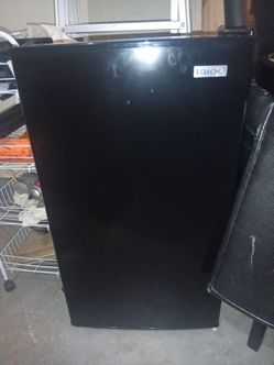 Igloo mini  refrigerator Black