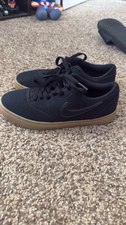 Nike Boys Shoes size 4