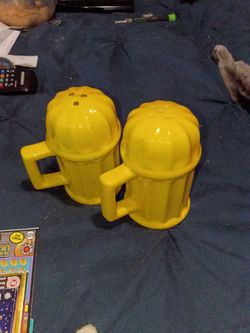 Vintage. Yellow Ceramic Beer Mug Salt and Pepper Shakers