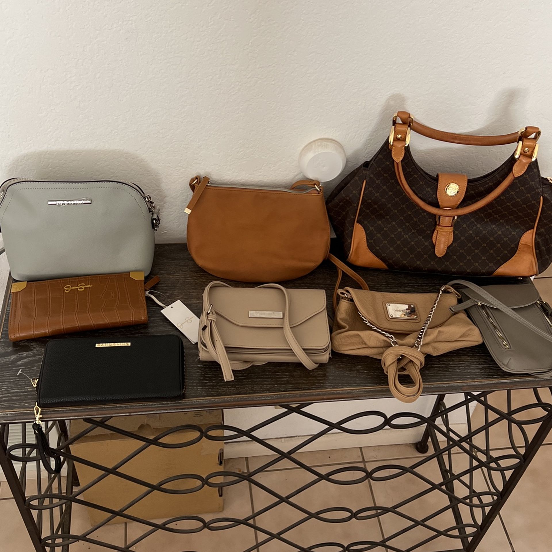 Purses/wristlets