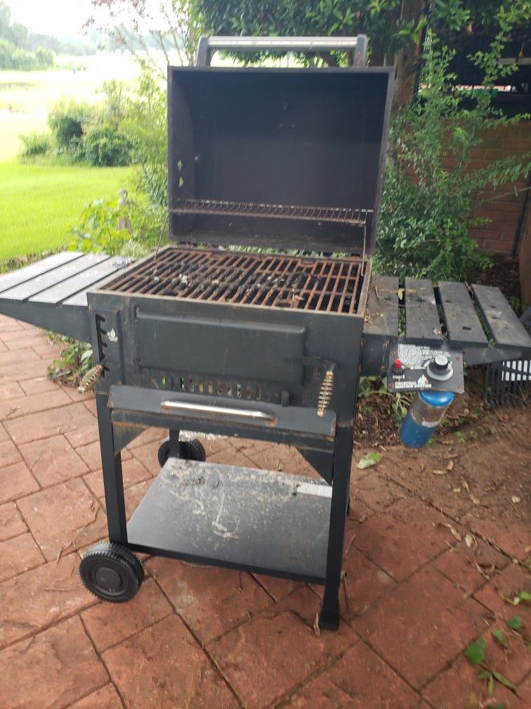 Bbq Grill With Rolling Legs