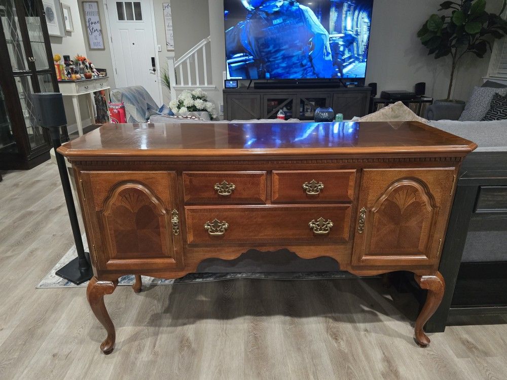 Beautiful Cherry Wood Buffet Sideboard Credenza