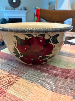 Home and Gardens Mixing Bowl with Snapple Motif15