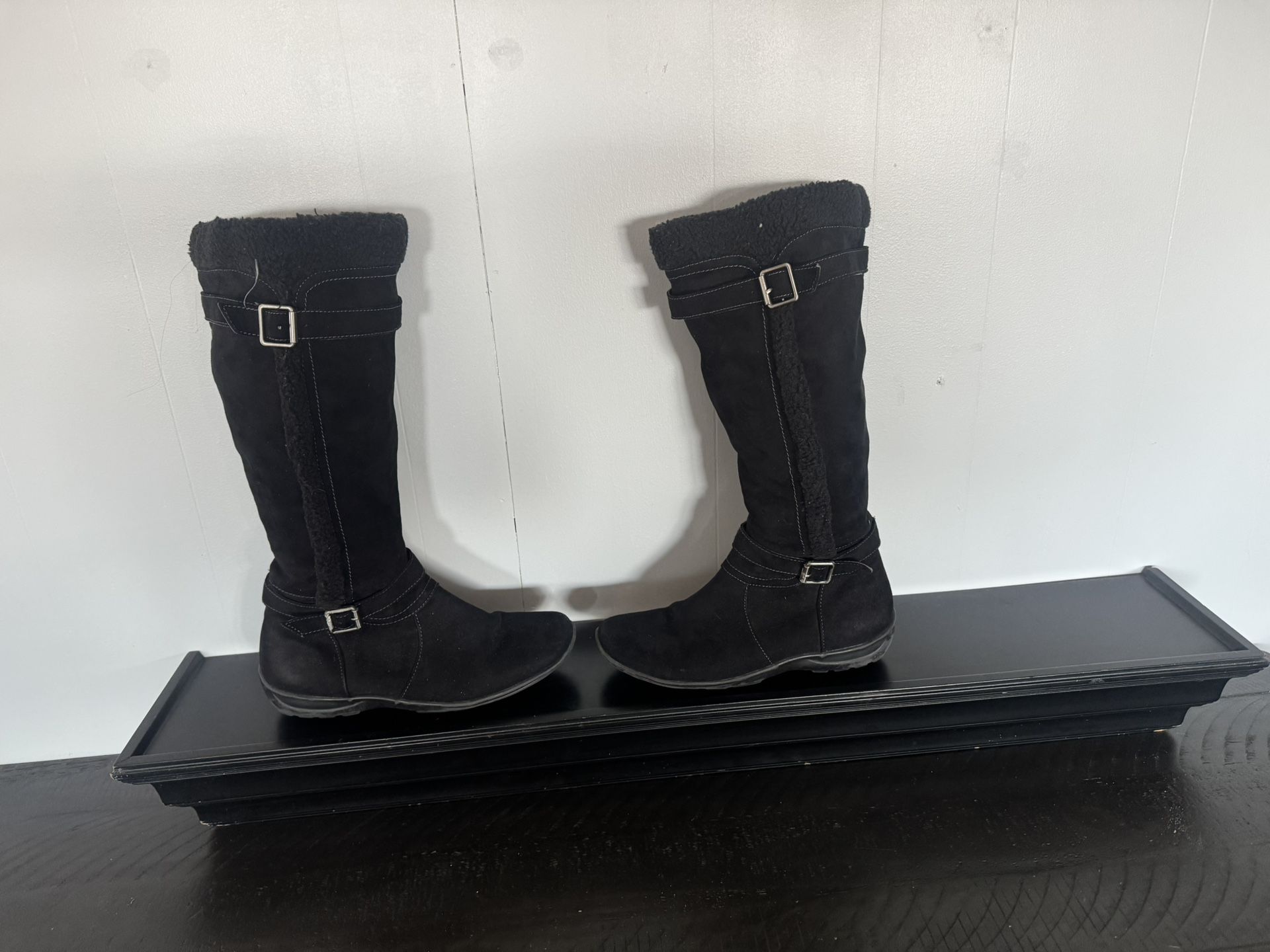 Black Boots Fleece Line