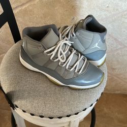  Damaged Cool Grey 11s Size 10