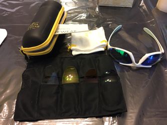 New Invicta sunglasses with 5 exchange lenses