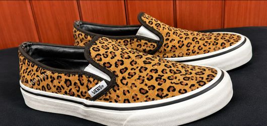 Vans Classic 6.5 in W Slip-On Leopard Print Sneakers - Excellent Condition!
​Description: