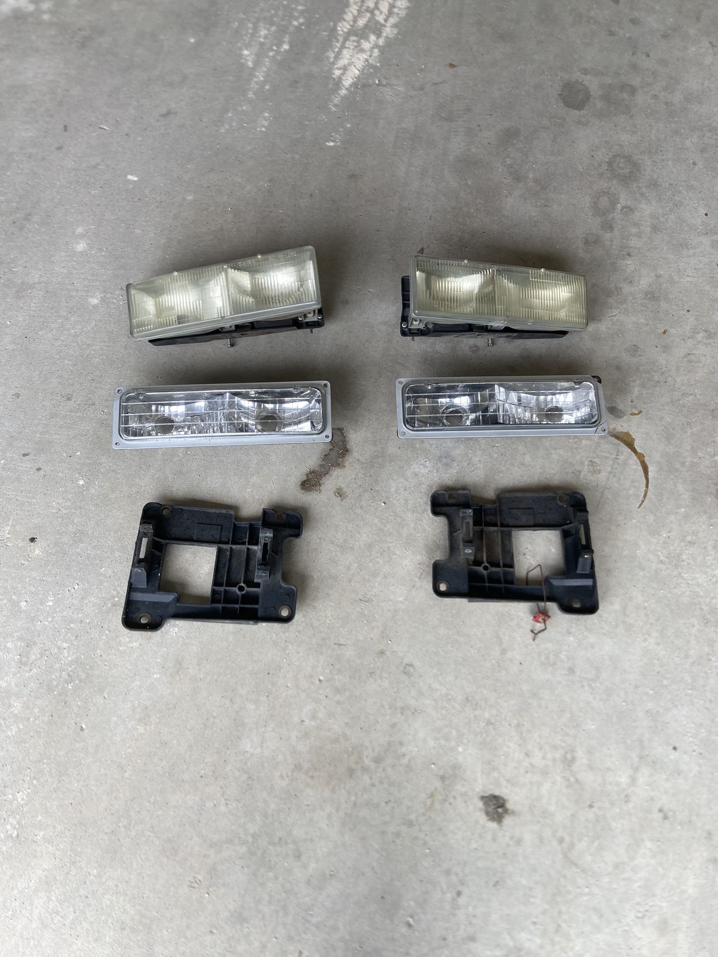 88-98 chevy/gmc truck  Front headlights lights