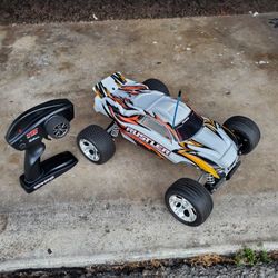 RC Car Traxxas Rustler