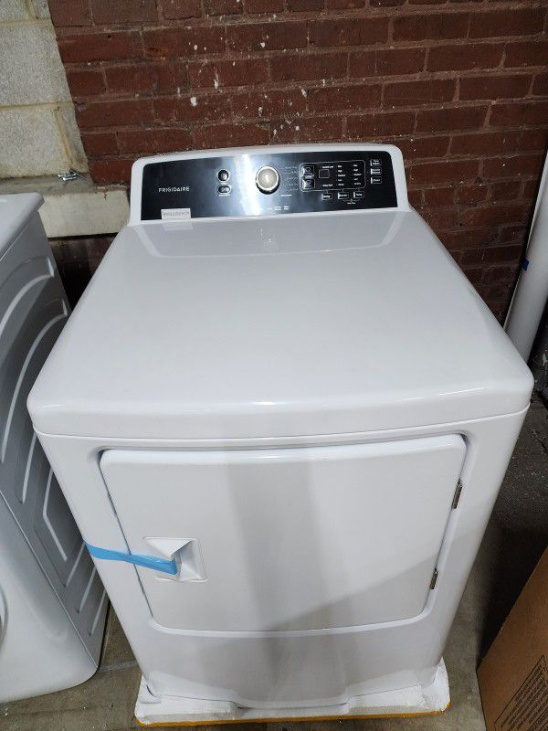 Frigidaire FFRE4120SW2 6.7 Cu. Ft. Large Capacity Free Standing Electric Dryer