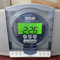 RCA Clock Radio/ With Alarm And CD Player 