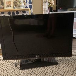 LG TV 36”