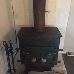 Working Wood Stove With All Piping