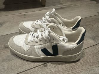 Women’s  Veja  size 7 worn twice