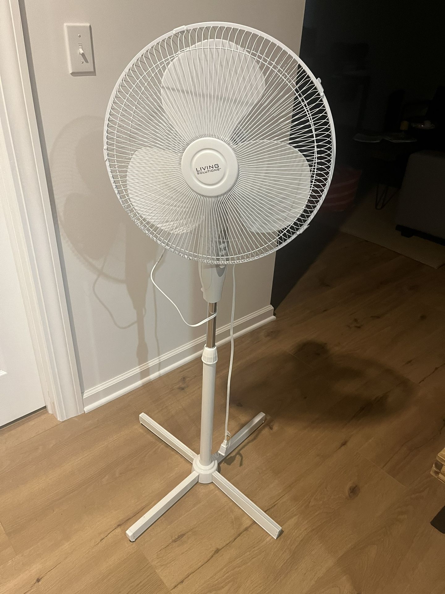 Oscillating 3-Speed Pedestal Floor Fan