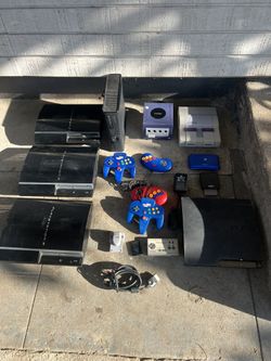 Gaming Consoles, Xbox, Gameboy,Nintendo,ps3