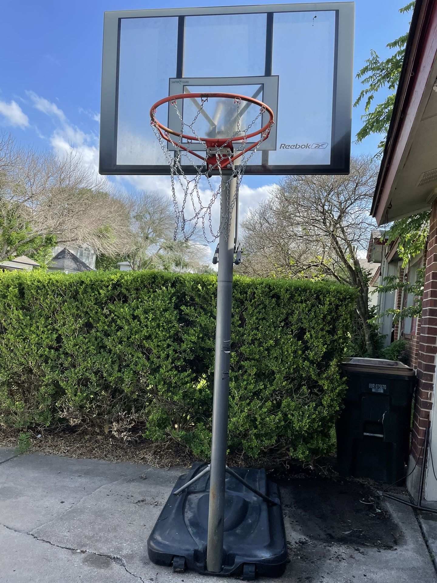 Especificidad brillo Comparación Reebok Basketball Hoop for Sale in Pflugerville, TX - OfferUp