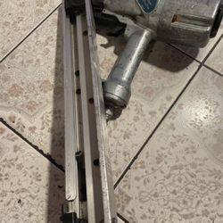 Medium size framing nail gun