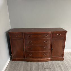 Dresser FREE