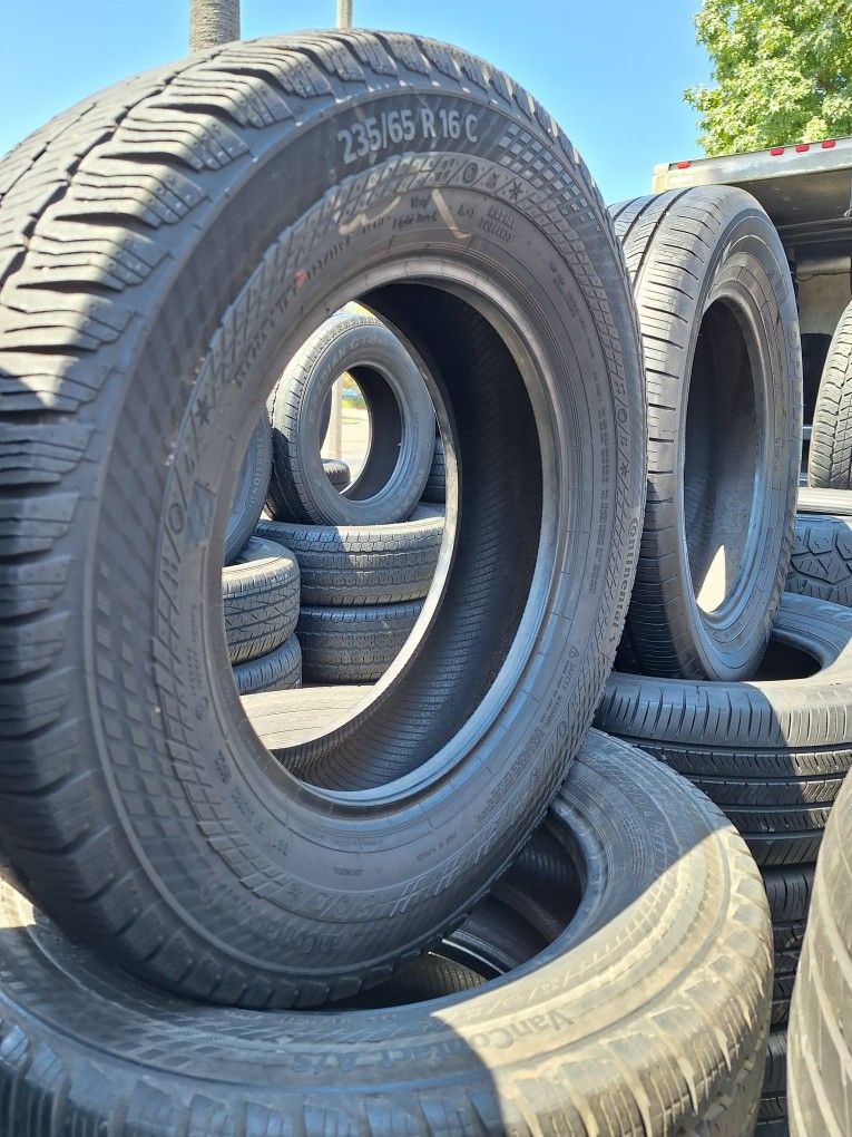 235/65/16C CONTINENTAL ○ Set of 4 good condition used tires.