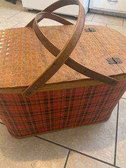 Vintage Hawkeye picnic 🧺