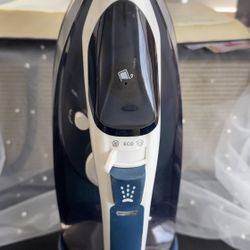 Sunbeam 1700W Steam Iron - Great Condition, Light Scratches
