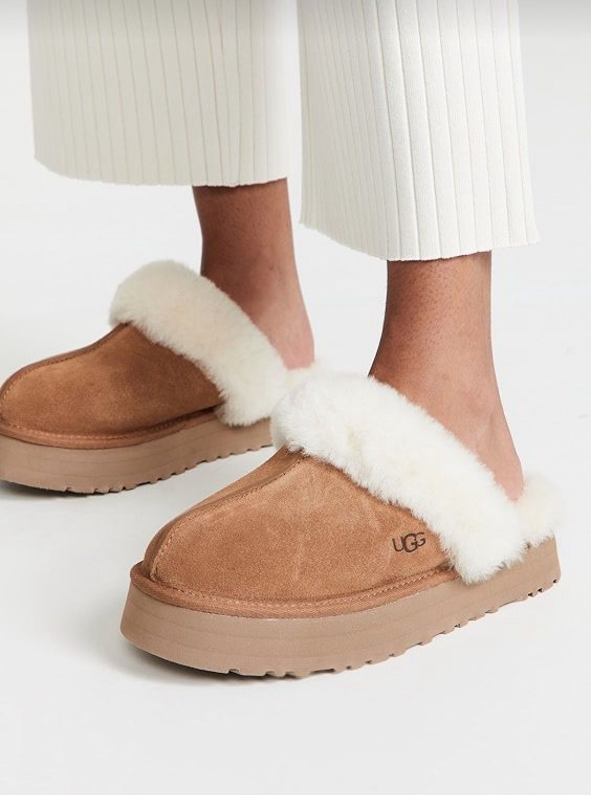 UGG platform Slippers Size 7 Woman's Chestnut Color New