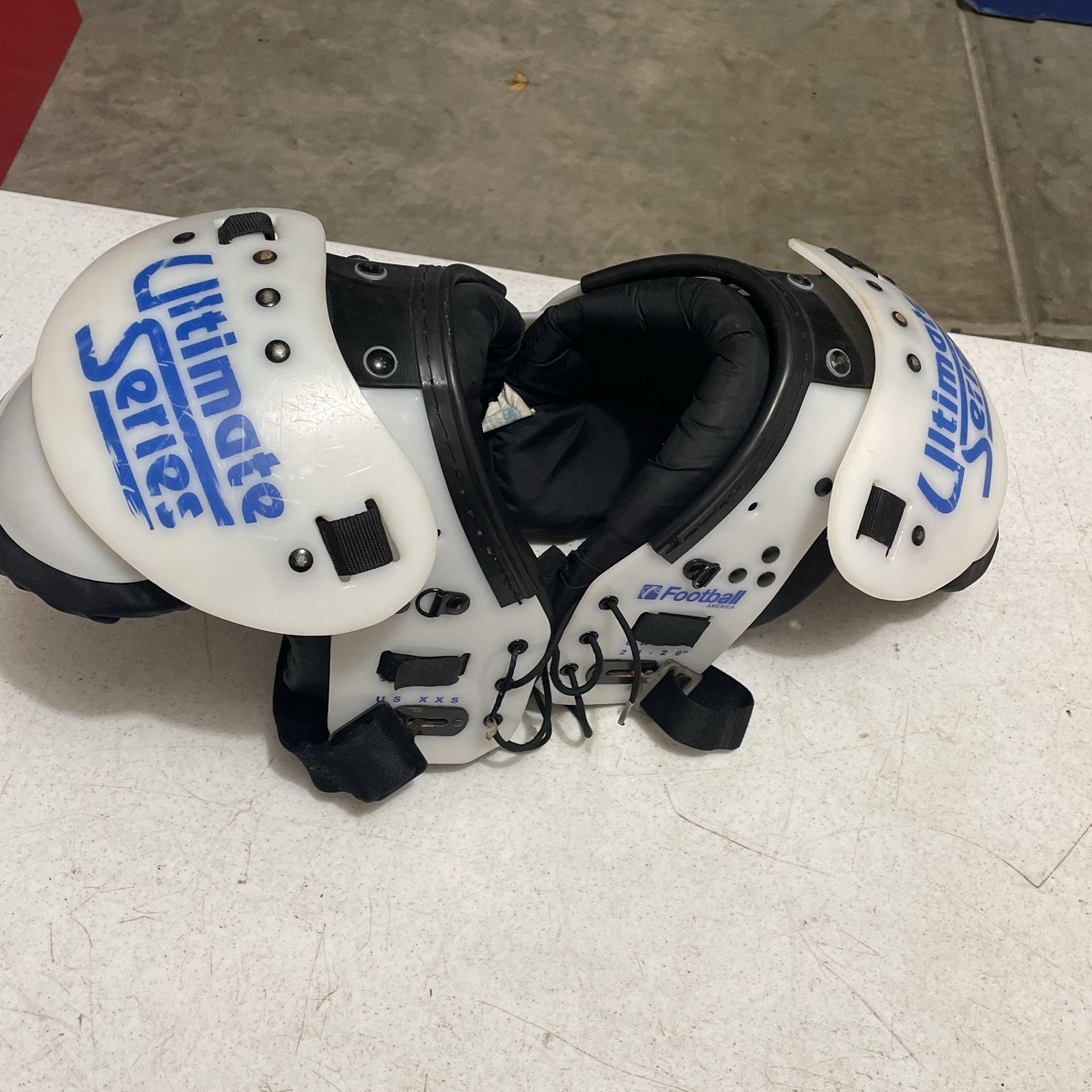 Football America Shoulder Pads Chest 24”-26”