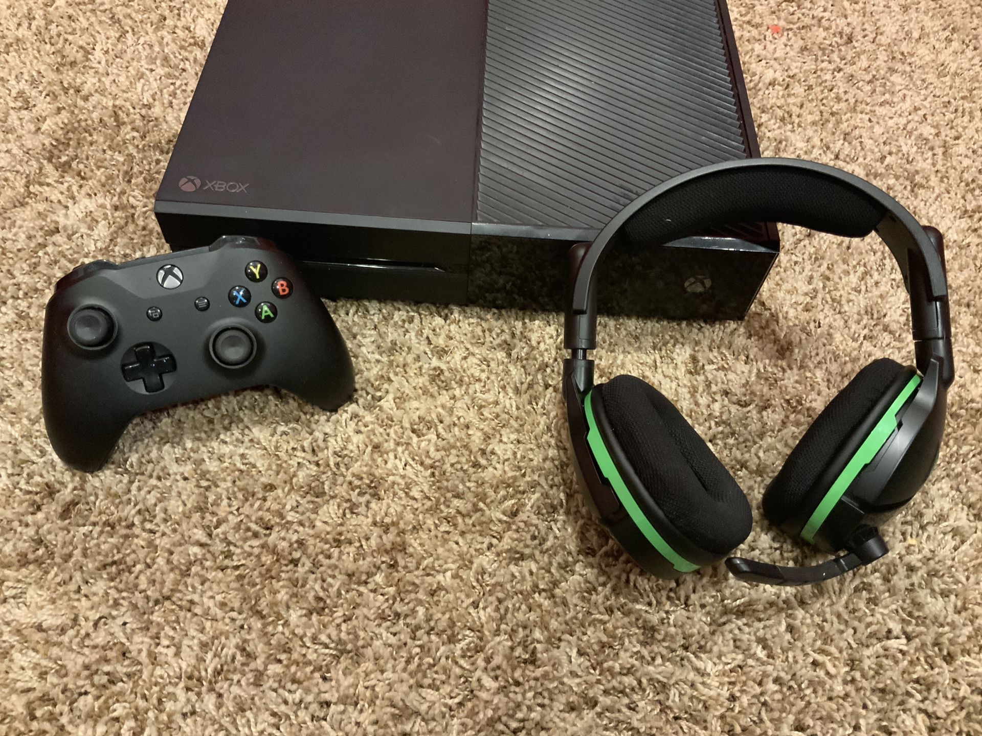 Xbox One w/ Controller and Headset PLUS Xbox Live Account!