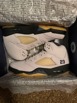 Air Jordan 5 A Ma Maneíre “Dawn” size 10M size 11.5W