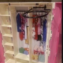 BARBIE DOLL CLOSET