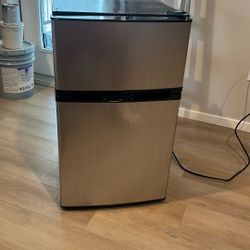 Mini fridge