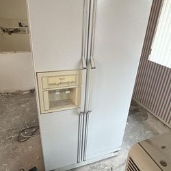 Refrigerator 
