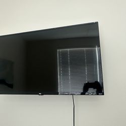 38 Inch Roku With Swivel Mount 