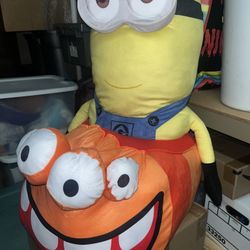 Universal Studios GIANT Minions Halloween Plush (NEW)