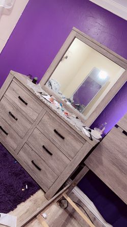 bed dresser and box spring