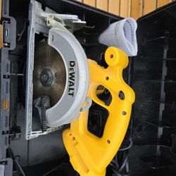 Dewalt  Dc390 18V Circular Saw In the Case with 1 Battery and charger in a case