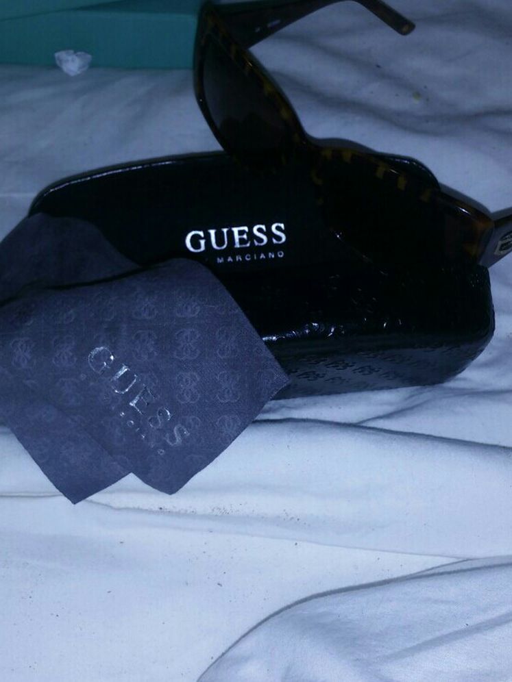Guess By Margiano Black Sunglasses