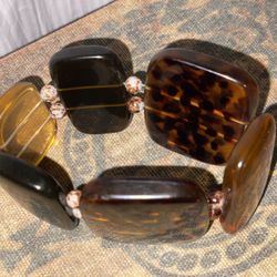 Vintage Mcm 70’s Faux Tortoise Shell, Wide Lucite Bead, dark brown / light amber lucite colored Expandable Bracelet 