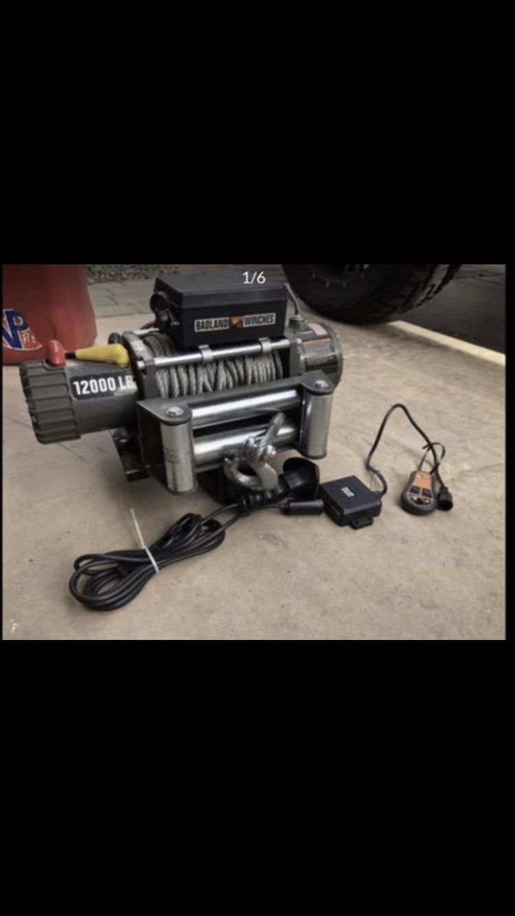 Winch with wireless remote hitch adapter Quick release