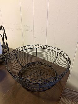 Black Metal Wire Fruit Basket