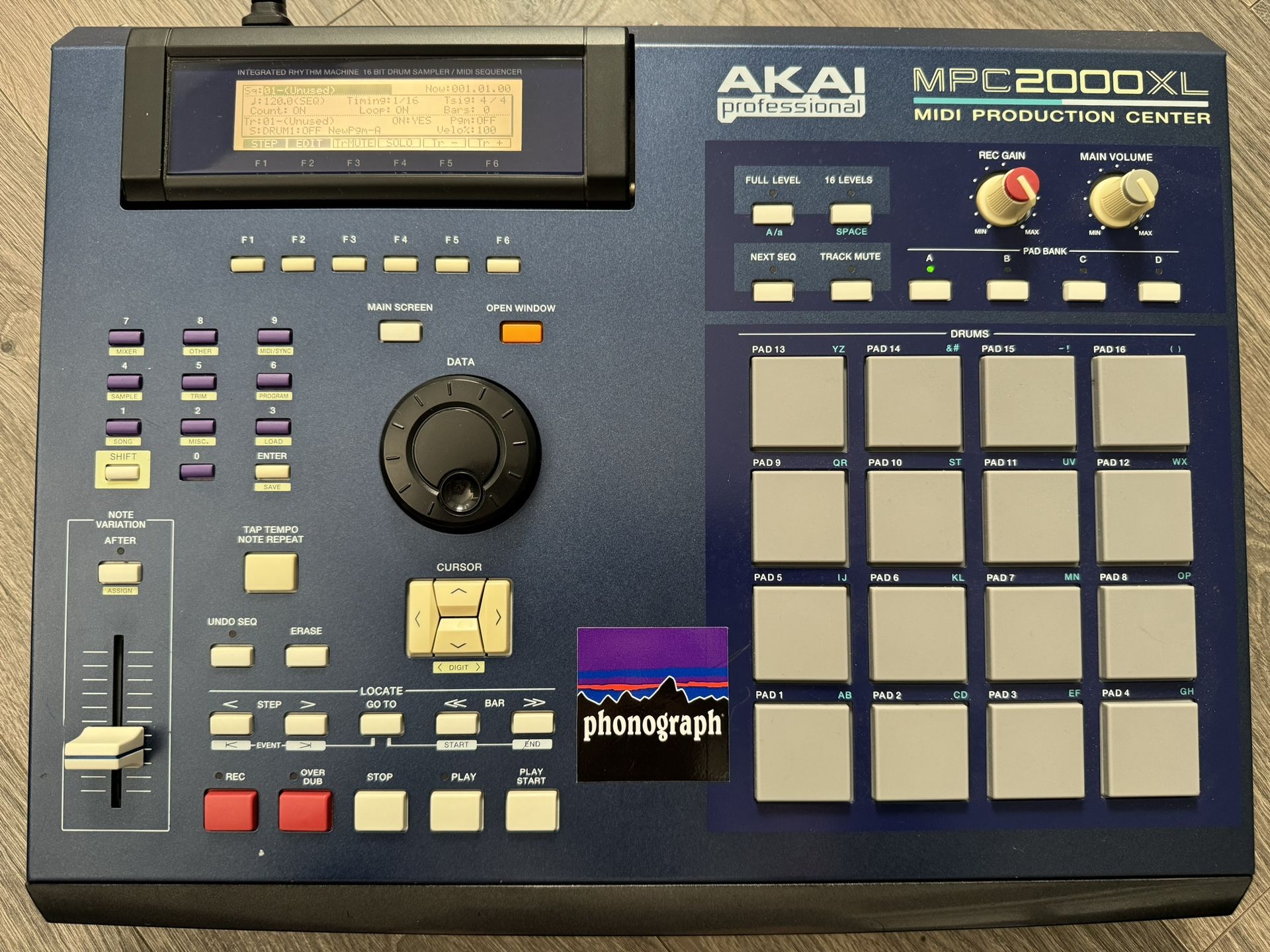 Akai MPC 2000XL
