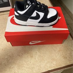 NIKE DUNK LOW PANDAS