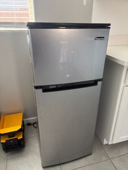 Magic chef mini fridge