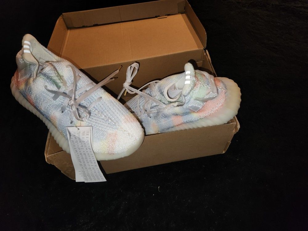 Yeezy 350 Sneaker Size 9.5