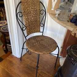  Beautiful Chairs Excellent Condition 