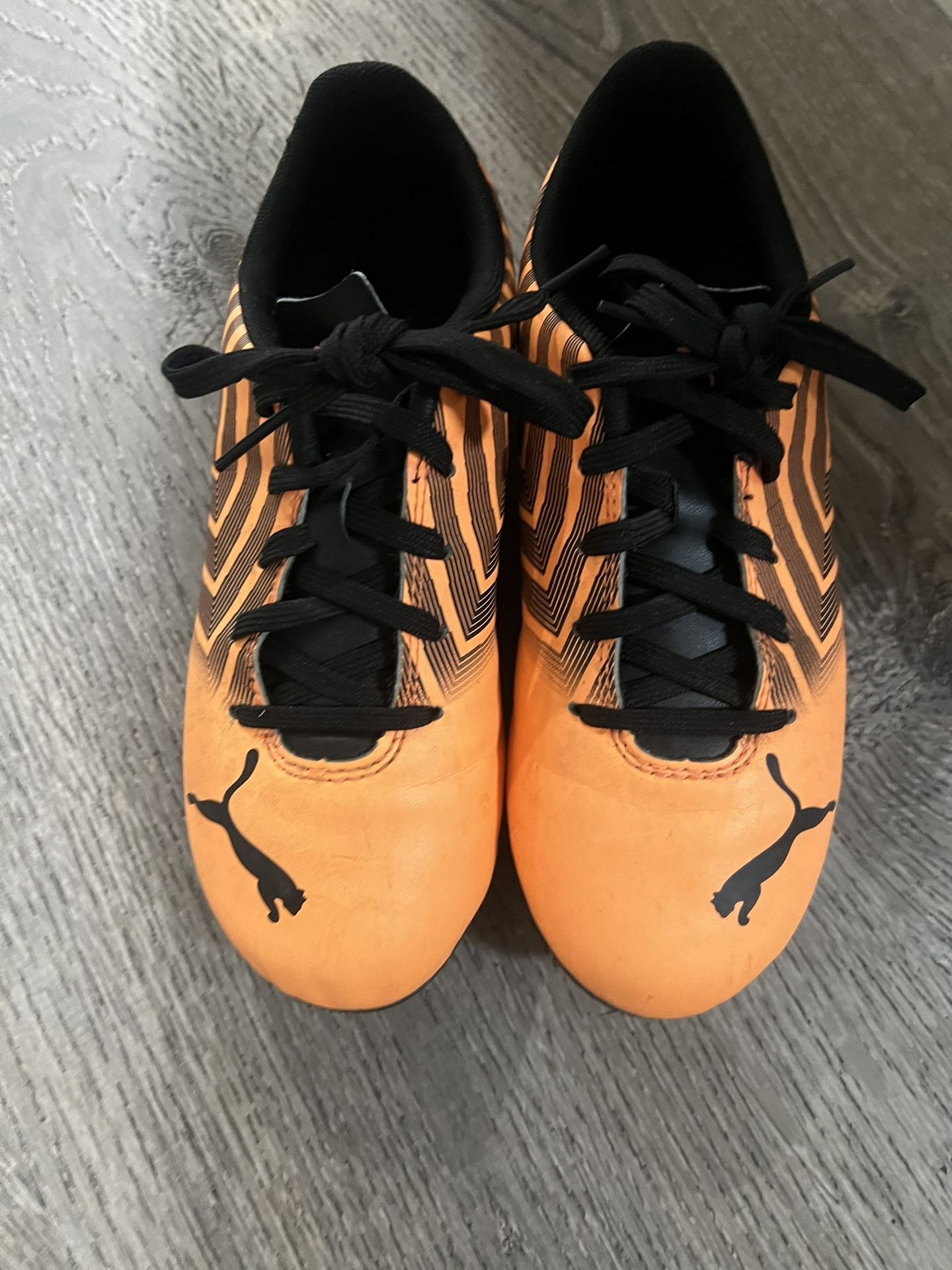 Kids Pumas Size 1
