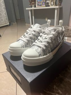 White Diors b23’s